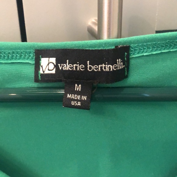 M VALERIE BERTINELLI Colorblock Top Navy & Green - Picture 2 of 5